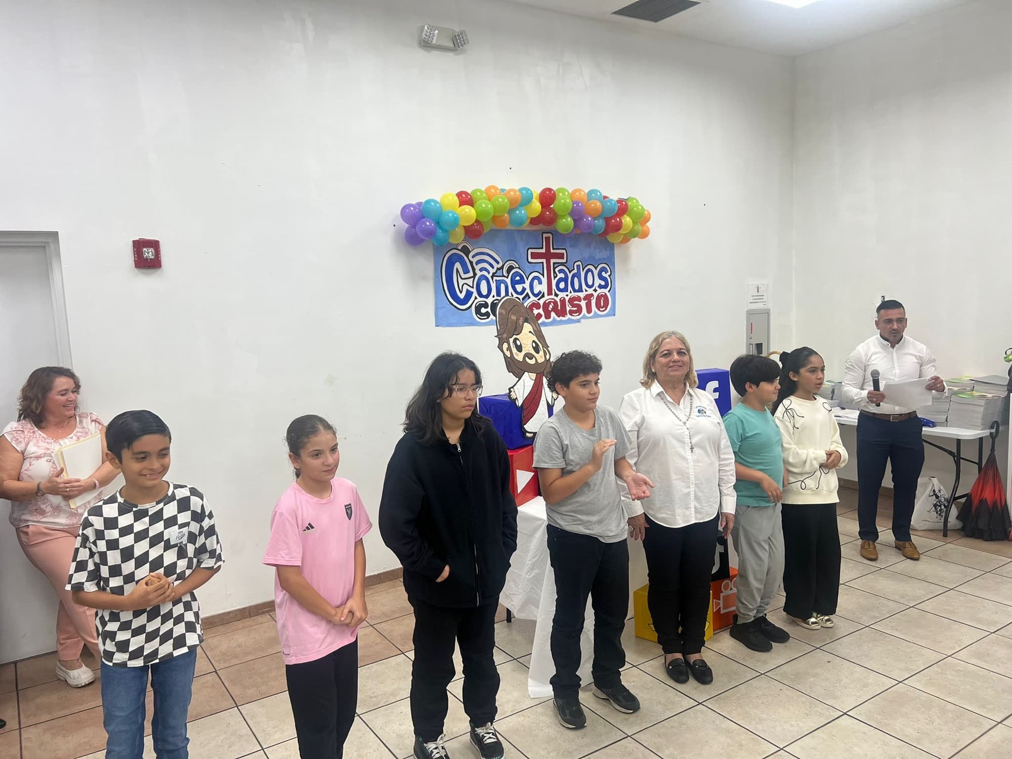 Conectados con Cristo youth event