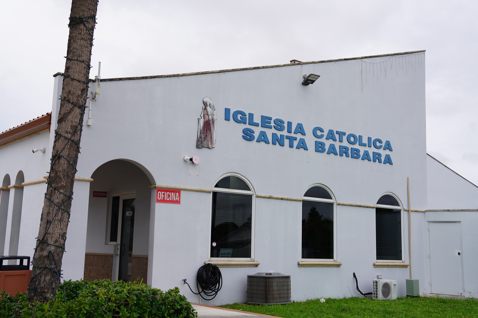 Iglesia Catolica Santa Barbara building